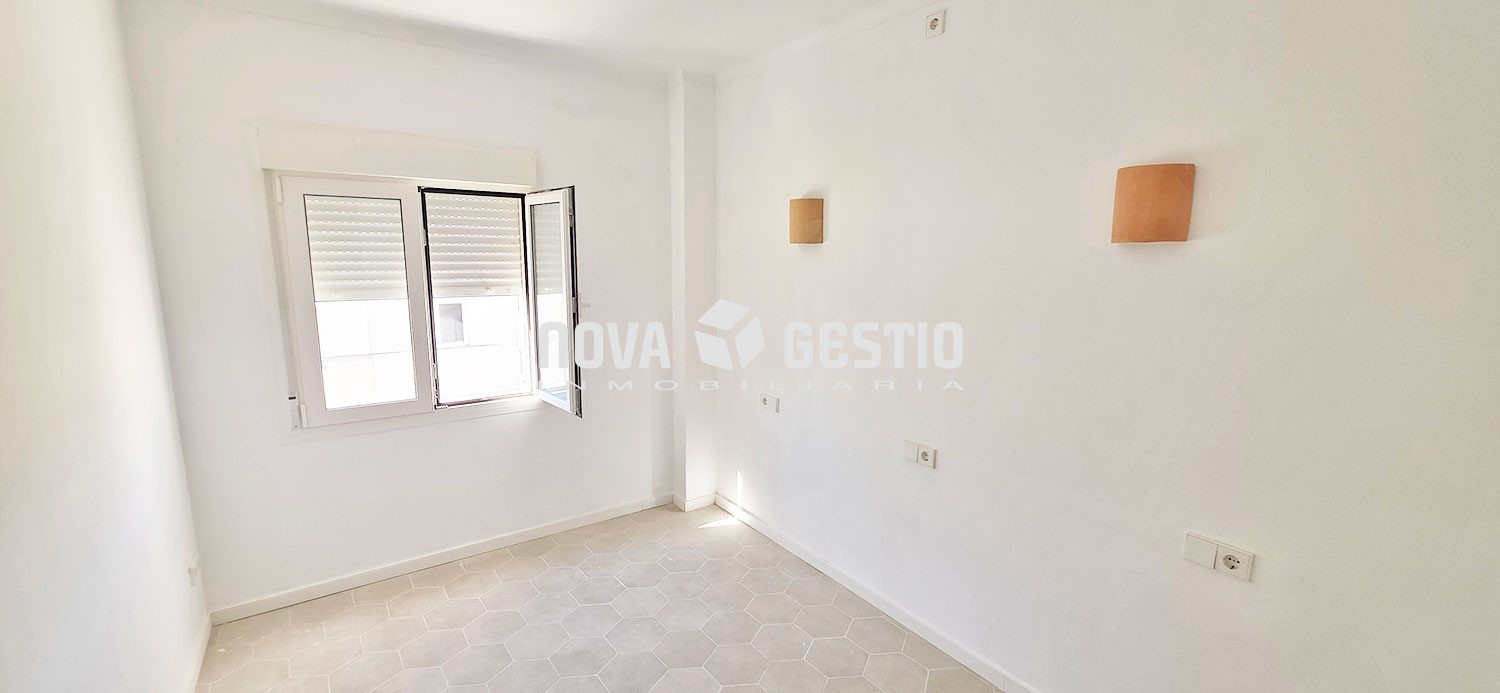 Piso primera linea S’Illot en alquiler : : PI1876SIL-AES