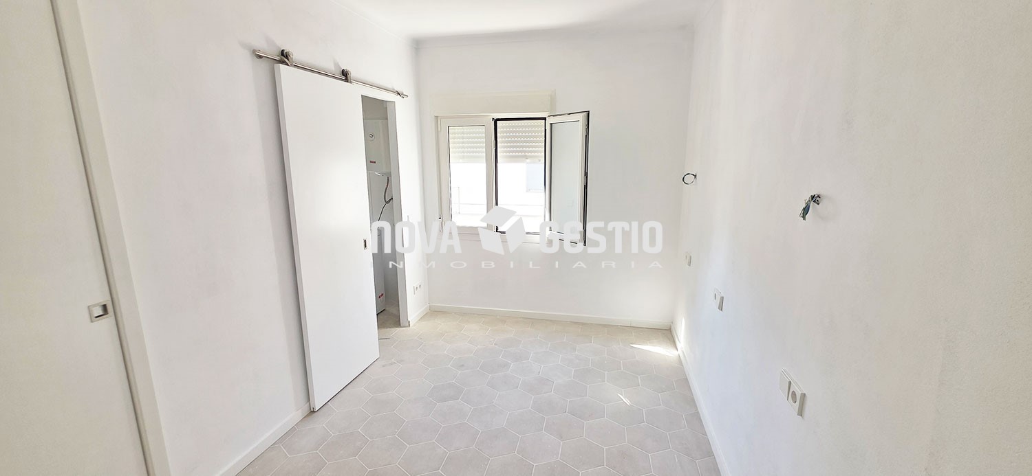 Piso primera linea S’Illot en alquiler : : PI1876SIL-AES