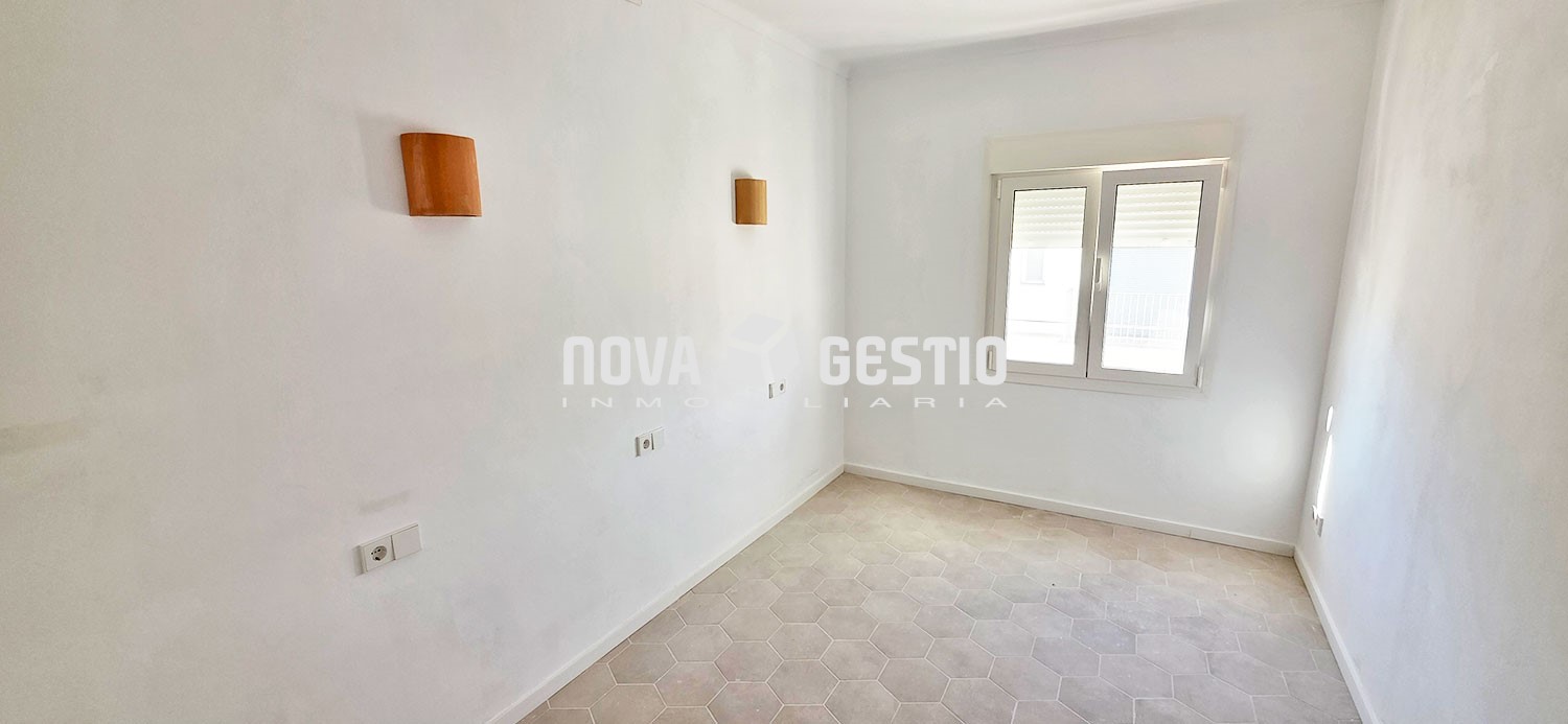 Piso primera linea S’Illot en alquiler : : PI1876SIL-AES