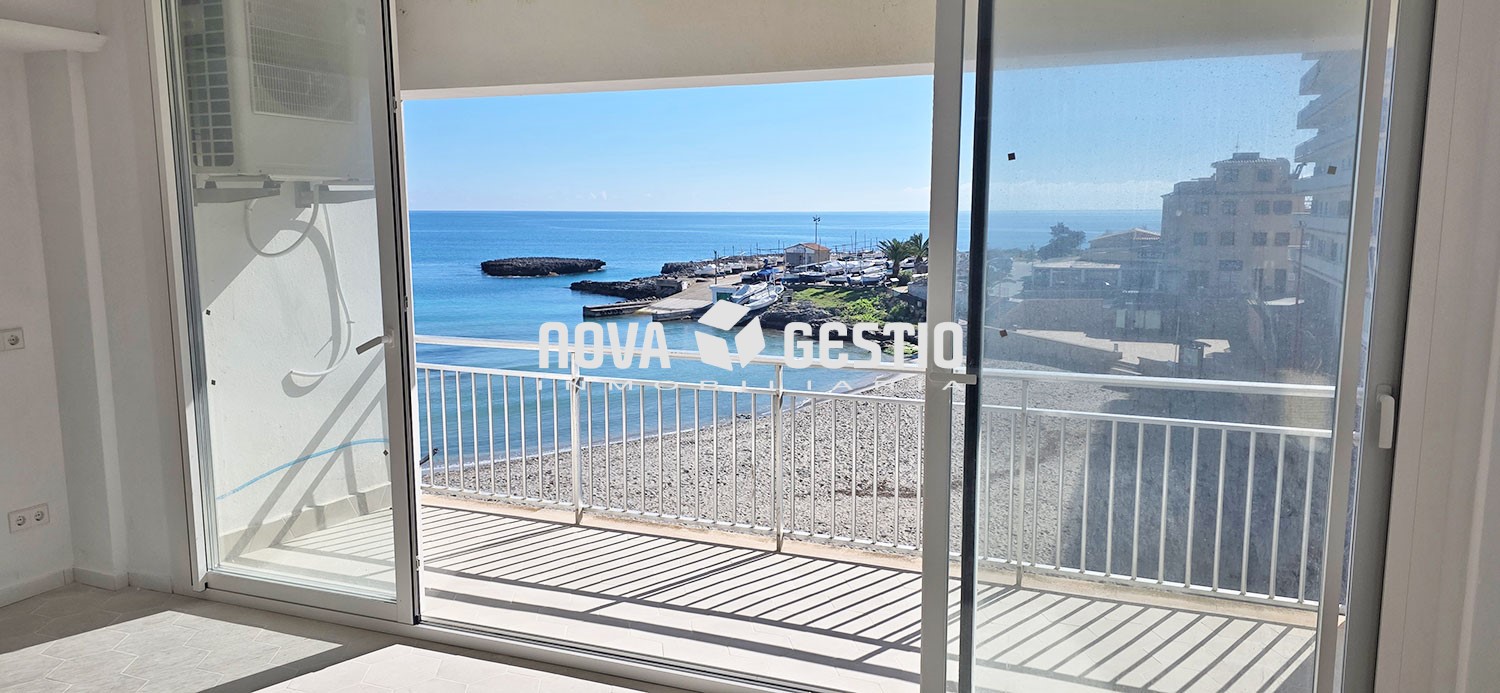 Piso primera linea S’Illot en alquiler : : PI1876SIL-AES