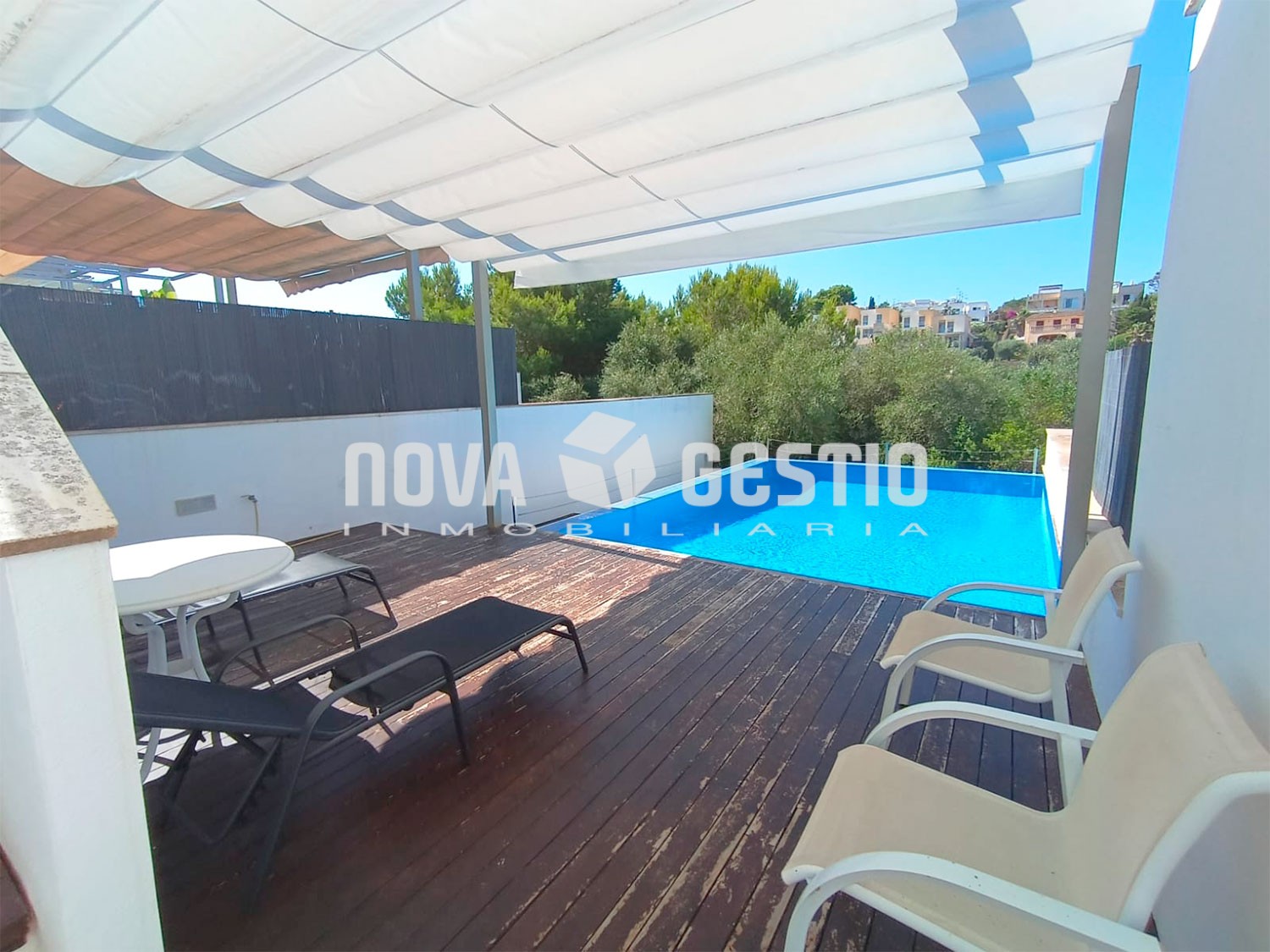 Dúplex en 1ª línea de mar en alquiler en Cala Mendía : : CH1882CMA-AES