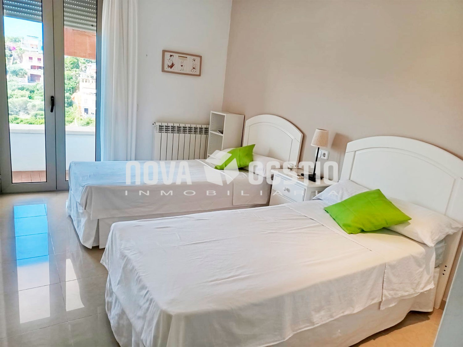 Dúplex en 1ª línea de mar en alquiler en Cala Mendía : : CH1882CMA-AES